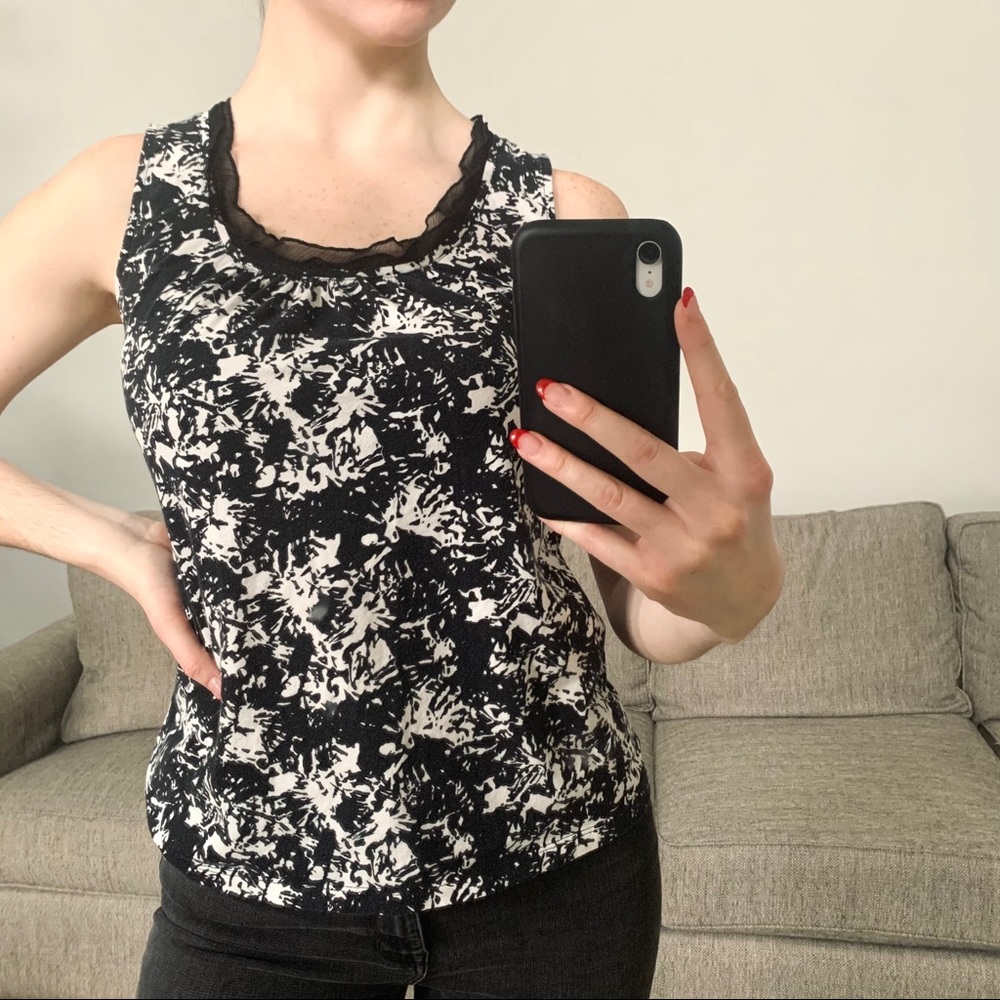 LOFT black and white patterned sleeveless blouse